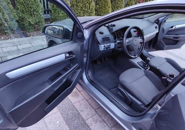 Opel Astra cena 7000 przebieg: 297000, rok produkcji 2006 z Łódź małe 29